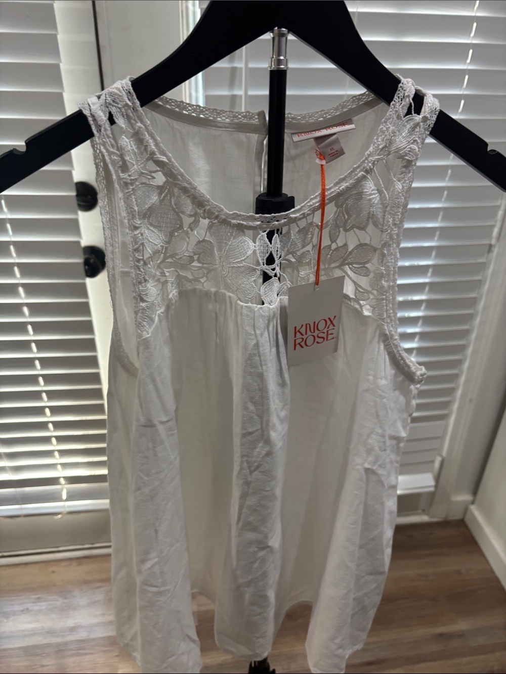 Knox Rose White Lace Yoke Sleeveless Shirt Size Medium
